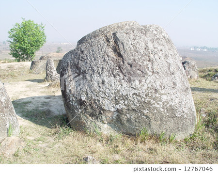 Jar plain·pot-stone stone group(Sienkwan Province / Laos) Jar plain·pot-stone stone group(Sienkwan Province / Laos) 12767046