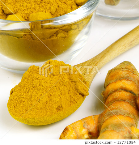 Turmeric (Curcuma longa L.) root and turmeric powder. 12771084