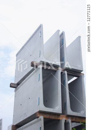 A stacked U-shaped groove 12771125