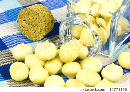 Peeled and Roasted Macadamia Nut (Macadamia integrifolia). 12771166