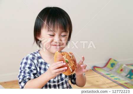 寶寶吃麵包 12772223