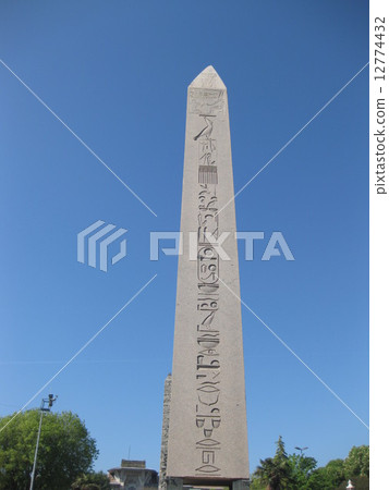 Obelisk 12774432