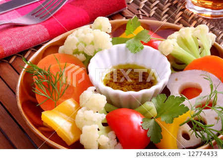 Bagna cauda warm vegetable salad 12774433