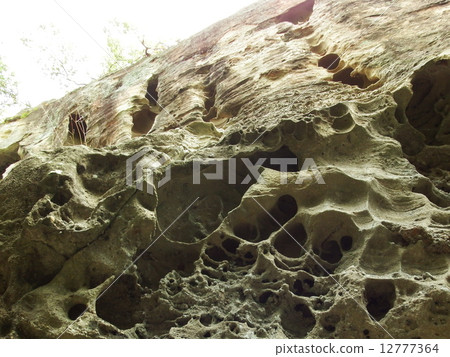 Kosuro 5的蠕蟲吃的岩石 12777364