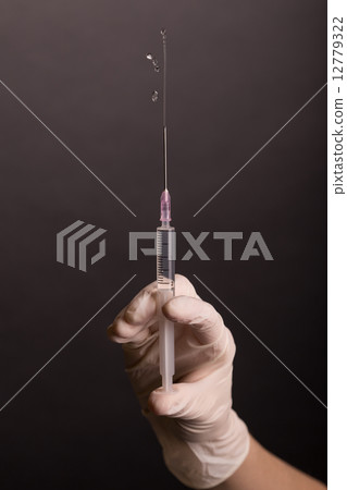Flicking syringe 12779322