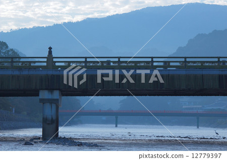 京都宇治河的風景 京都宇治河的風景 12779397