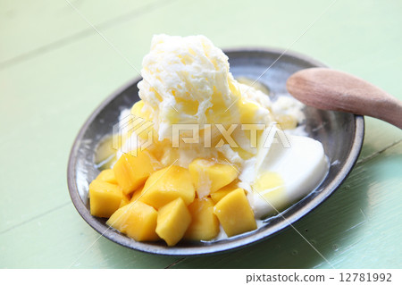 Shaved Ice dessert with Fresh Mango Shaved Ice dessert with Fresh Mango 12781992