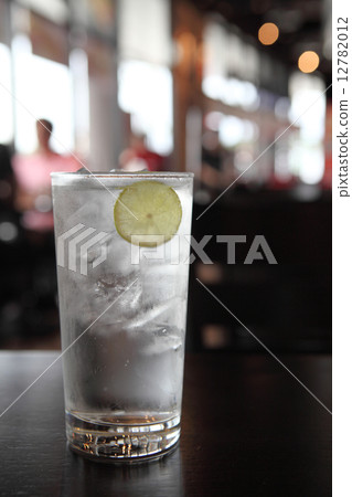 lemon soda tonic 12782012