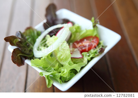 salad in close up 12782081