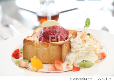 french toast with ice cream and fruit 12782106