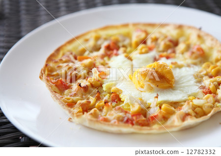 pizza corn and egg 12782332