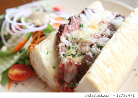 Meatloaf sandwich 12782471