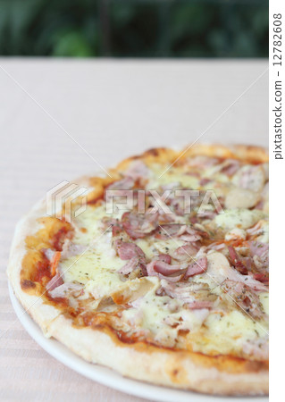 Pizza ham and mushroom 12782608