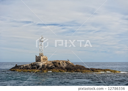 abandoned lighthouse on island abandoned lighthouse on island 12786336