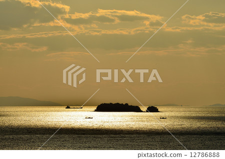 落日的新的日落 12786888