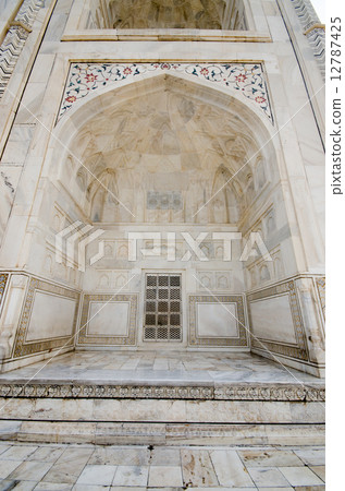 Taj Mahal, Agra, Uttar Pradesh, India. 12787425