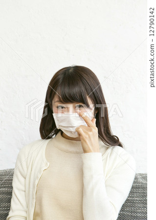 一個女人患花粉症 一個女人患花粉症 12790142