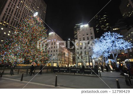 Rockefeller Center's Christmas tree Rockefeller Center's Christmas tree 12790429