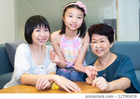 Family time 12790459
