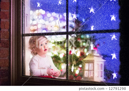 Girl at Christmas eve 12791298