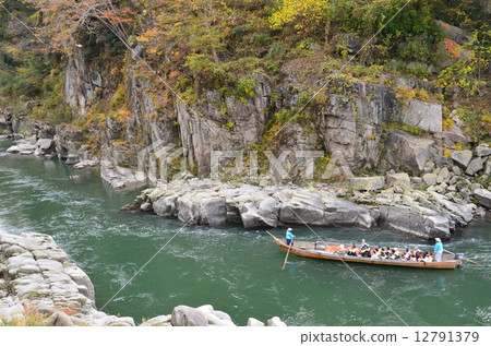 Boat descent 12791379