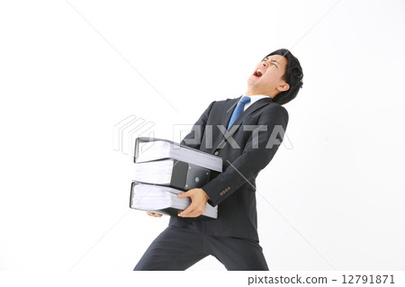 與重的文件的男性商人 12791871