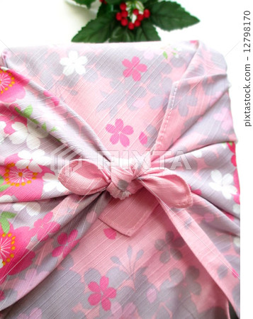 Also wrapped around the true heart. . . 12798170