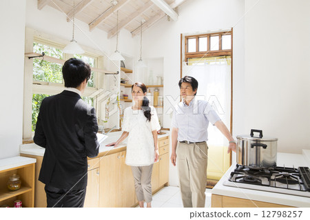 Middle couple and sales people 12798257