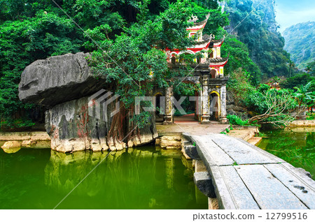 Bich Dong pagoda gate. Ninh Binh, Vietnam 12799516