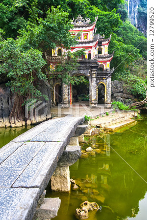 Bich Dong pagoda gate. Ninh Binh, Vietnam Bich Dong pagoda gate. Ninh Binh, Vietnam 12799520