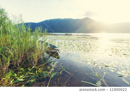 Lake on Bali 12800022