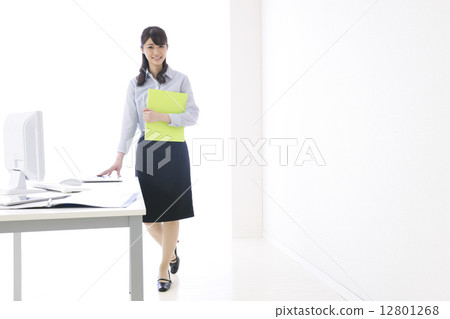 Business woman 12801268
