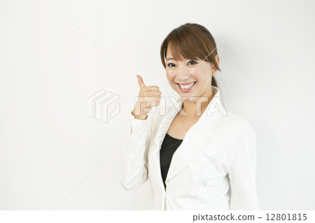 A woman who raises his / her thumb 12801815