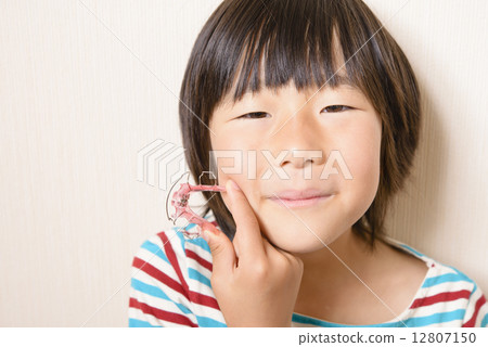 Girls who straighten teeth Girls who straighten teeth 12807150