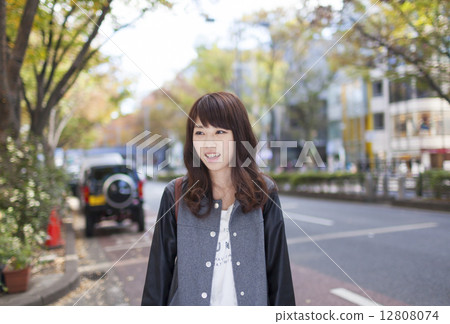 Girls Portrait (autumn leaves Harajuku Omotesando) Girls Portrait (autumn leaves Harajuku Omotesando) 12808074
