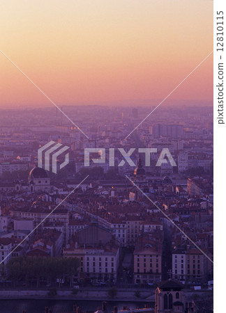 The view of the dawn of Lyon 12810115