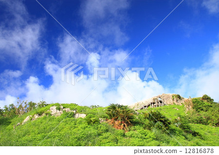 August Okinawa Tamagusuku Castle Ruins · Distant view 12816878