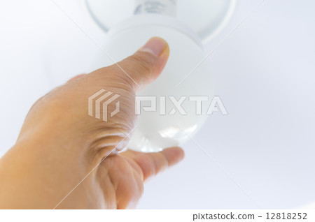 Replace the light bulb 12818252