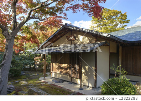 A tea room in Nishinomaru garden in autumn 12822288