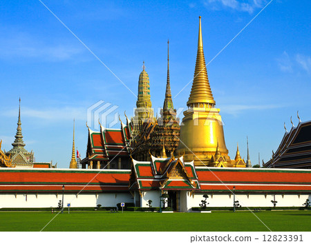 Wat pra kaew, Grand palace ,Bangkok,Thailand. 12823391