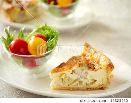 Chicken and cumin's quiche plate (horizontal position) Chicken and cumin's quiche plate (horizontal position) 12823480