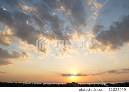 Sunset Sunset 12823939