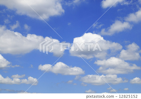 藍天和雲彩 藍天和雲彩 12825152