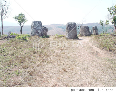 Jar plain·pot-stone stone group（Sienkwan Province / Laos） 12825278