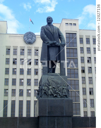 Lenin Monument against the House of Government, Minsk, Belarus 12827136