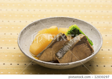 Yellowtail radish  12830297