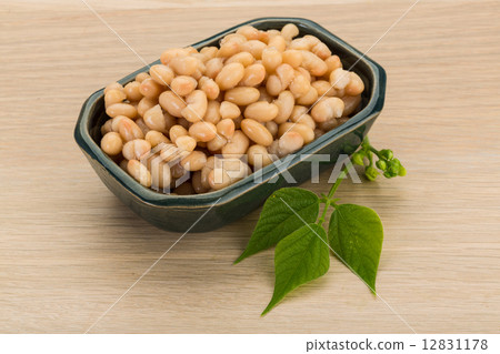White beans White beans 12831178