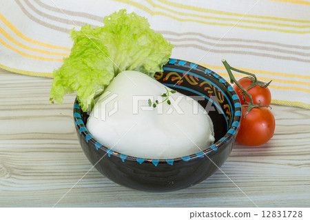 Mozzarella Mozzarella 12831728