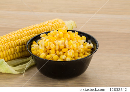 Sweet corn Sweet corn 12832842