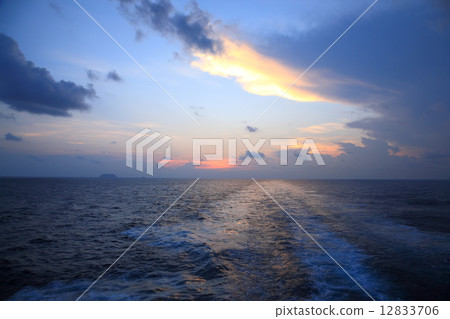 Indian Ocean 12833706